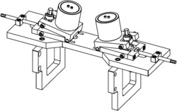 辊弯成形角度可大范围调节的辅助辊结构以及调节方法